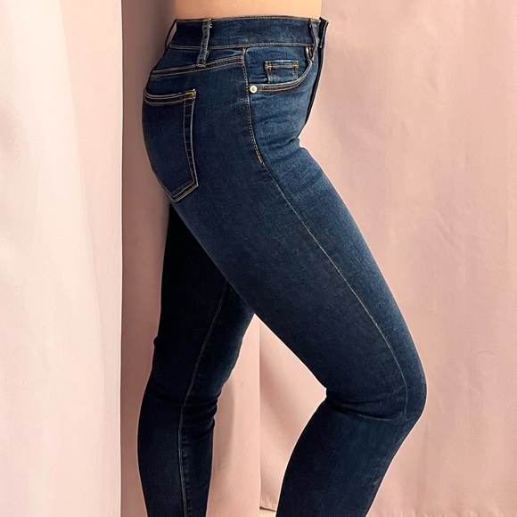 The Loft Jeans. The skinny in dark wash. Size 24 - Picture 4 of 4